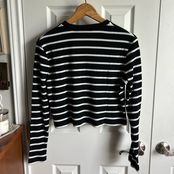 oversized black & white striped long sleeve ribbed crop top neutral minimalist - Picture 3 of 4